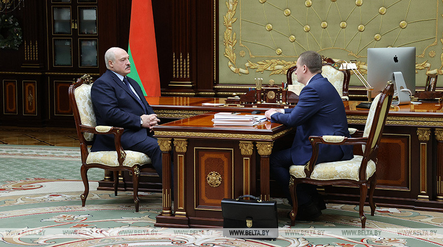 О строительстве жилья для медиков и статусе Боровлян. Лукашенко принял губернатора Минской области